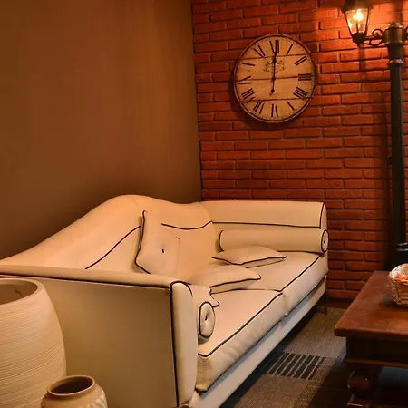 Apartment Style *